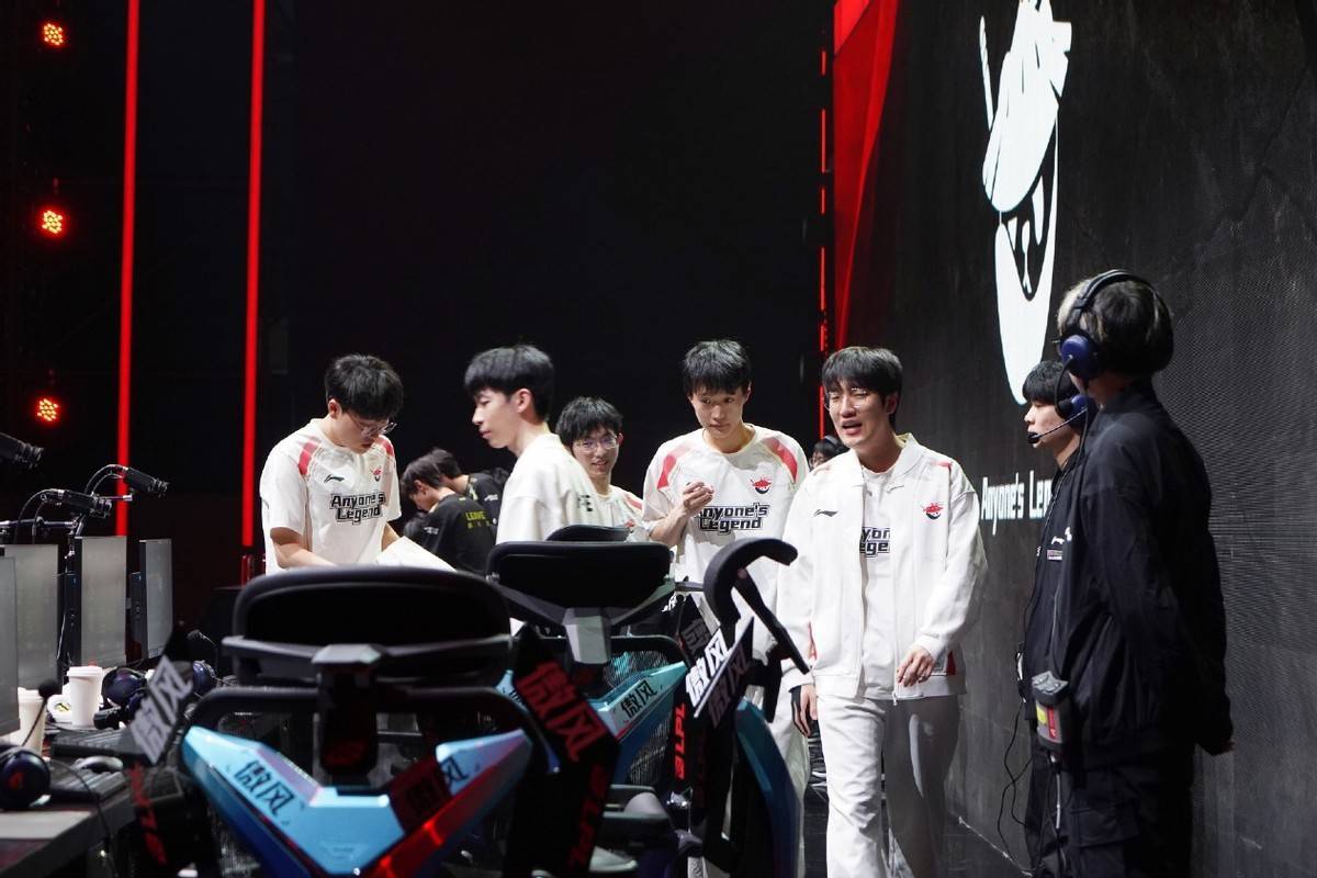 JDG碾压EDG，369线上压制力十足强强对话小组赛，点燃全场激情的简单介绍