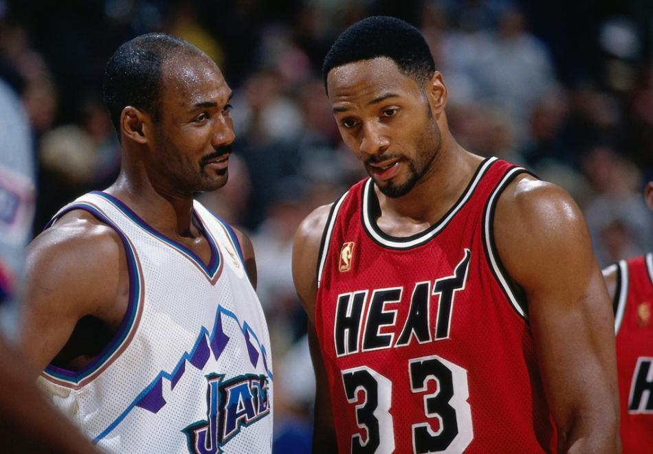 开云-JDG碾压EDG，369线上压制力十足强强对话小组赛，点燃全场激情的简单介绍