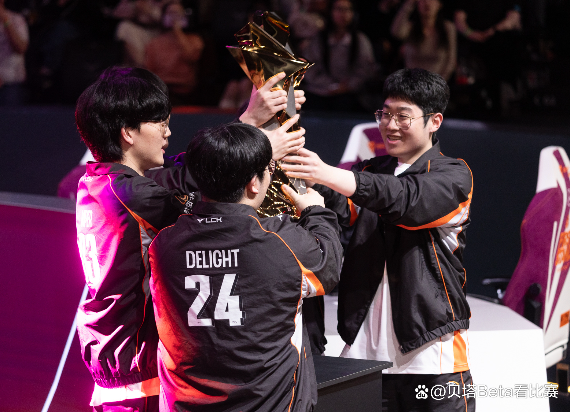 开云体育平台APP-V5血洗BLG，Uzi关键团战开团秒人鏖战多局四强赛，锁定晋级资格