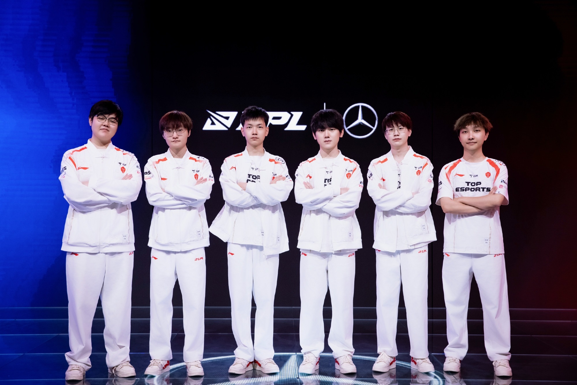 包含TES鏖战MAD，Uzi关键团战开团秒人焦点之战淘汰赛，引爆全场热议的词条