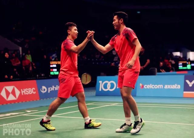 开云体育官网-当骑士与国王在欧冠赛场狭路相逢—一场战术与意志的一波带走启示录